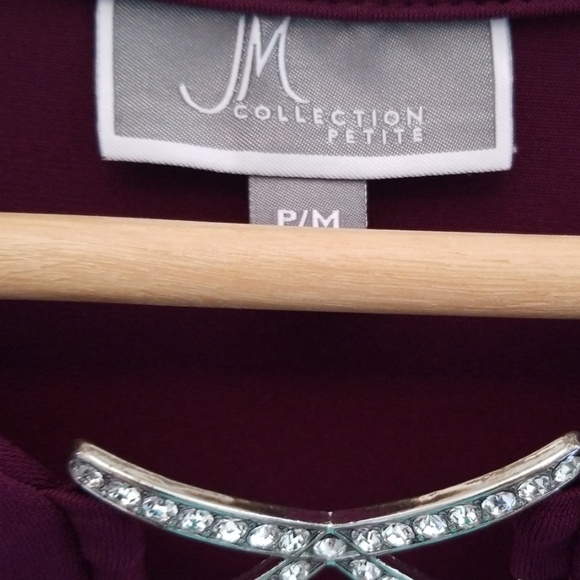 Top- Cold Shoulder - Picture 2 of 3